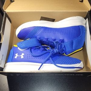 NIB Boys' Under Armour baskebtall shoes